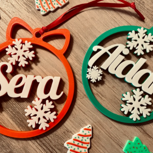 Bola de Navidad con lazo, copos y nombre