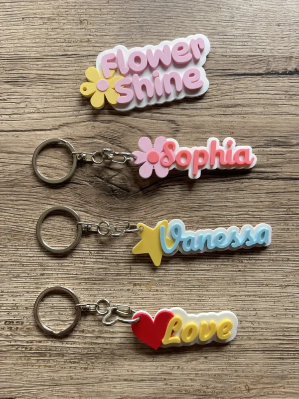 Llavero con nombre y flor, estrella o corazón