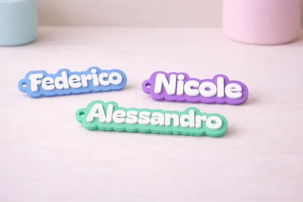 Llavero con nombre en letra redondeada