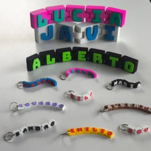 Llavero de cubos articulados con nombre